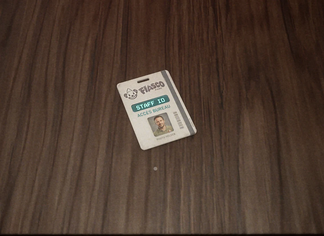 Badge d’accès FIASCO PARK posé sur un bureau
