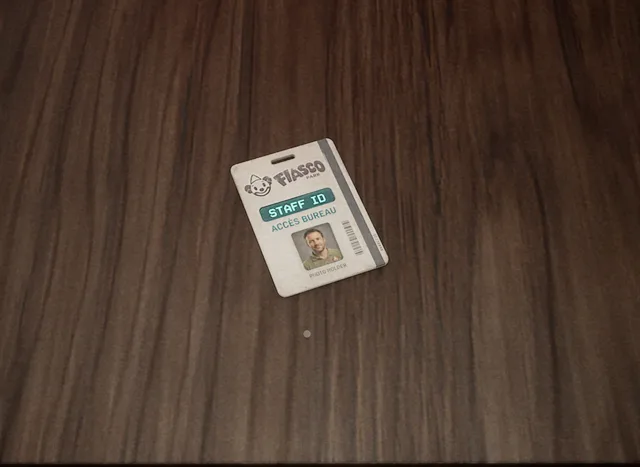 Badge d’accès FIASCO PARK posé sur un bureau